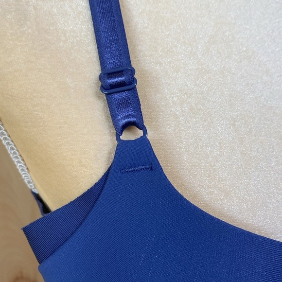 Warner's Blue Underwire Underarm-Smoothing Bra Size 36B - Picture 4 of 6